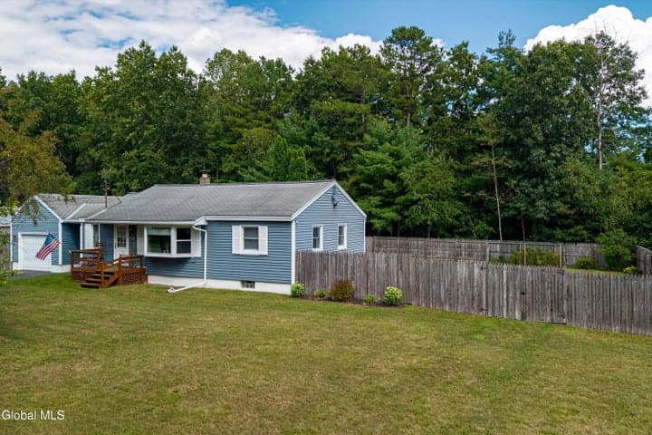 12 Pinewood Road, Queensbury, NY, photo 2