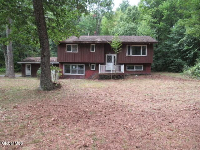 2 Paris Road, Moreau, NY