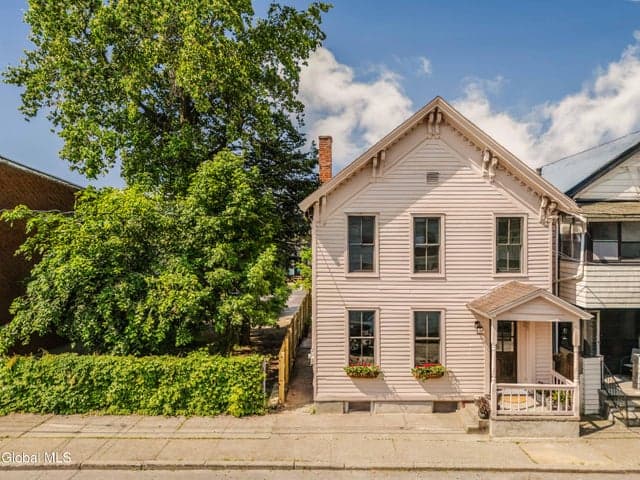 225 Robinson Street, Hudson, NY