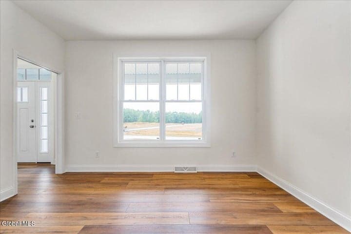 24 Eastpointe Drive, Saratoga Springs, NY, photo 4