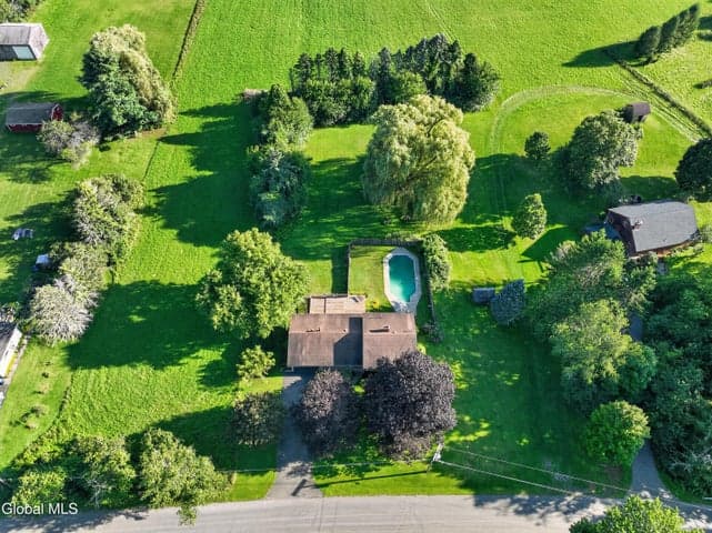 137 Mammoth Spring Road, North Greenbush, NY, photo 2
