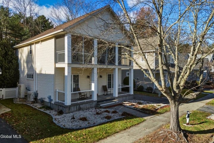 15 Thoroughbred Drive, Saratoga Springs, NY, photo 1