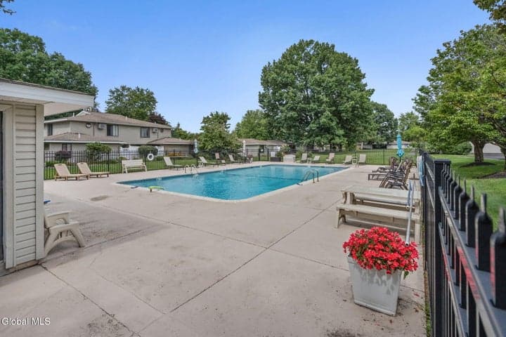 38 Donna Lynn Drive, East Greenbush, NY, photo 4