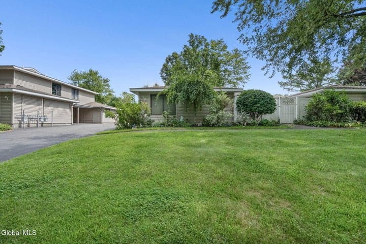 38 Donna Lynn Drive, East Greenbush, NY, photo 1