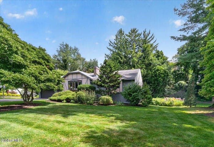 11 Laurel Drive, Loudonville, NY