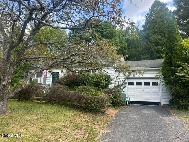 2 Crescent Lane, Troy, NY, photo 3