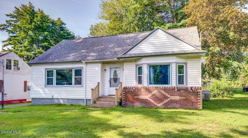 4254 New York 30, Perth, NY