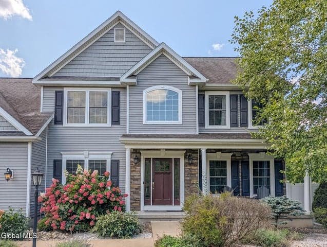 2 Haywood Lane, Rensselaer, NY, photo 2
