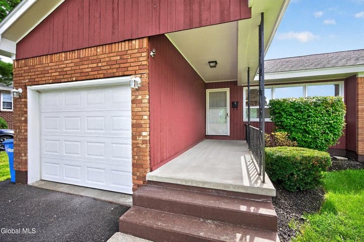 5 Picotte Drive, Albany, NY, photo 2