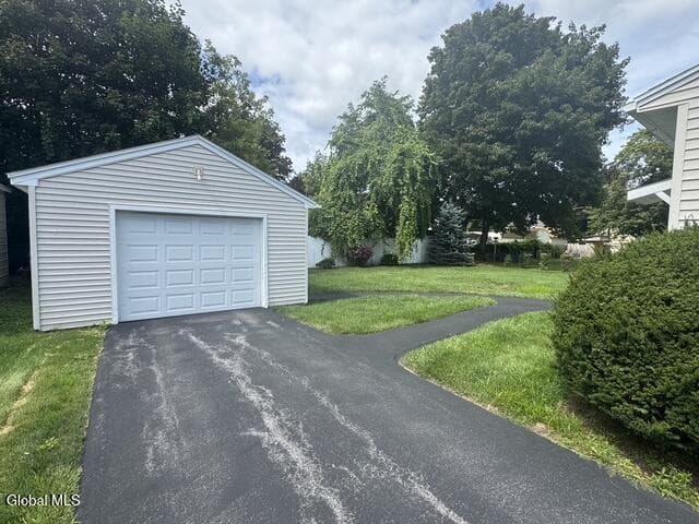 25 Pawling Avenue, Halfmoon, NY, photo 3