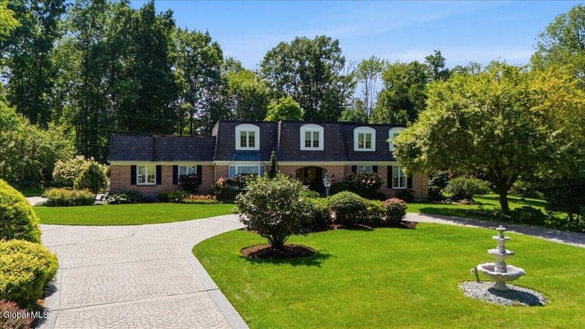 27 S Sheraton Lane, Queensbury, NY, photo 2