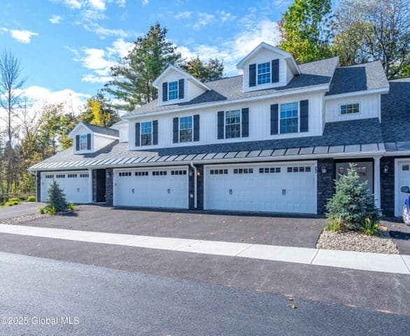 137 Carriage Boulevard, Rotterdam, NY, photo 2