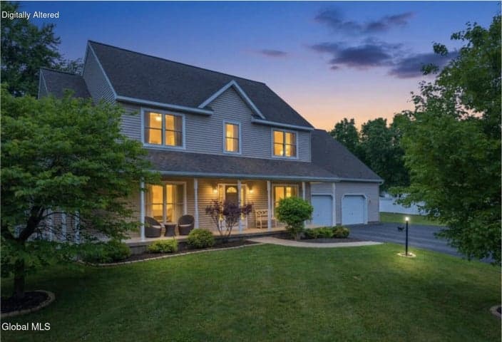 9 Thomas Drive, North Greenbush, NY