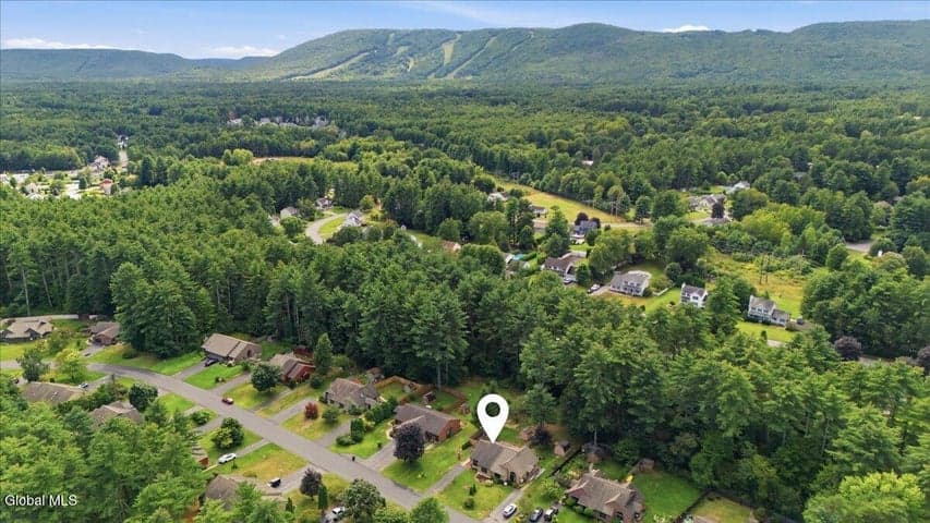 36 Queen Mary Drive, Queensbury, NY, photo 2