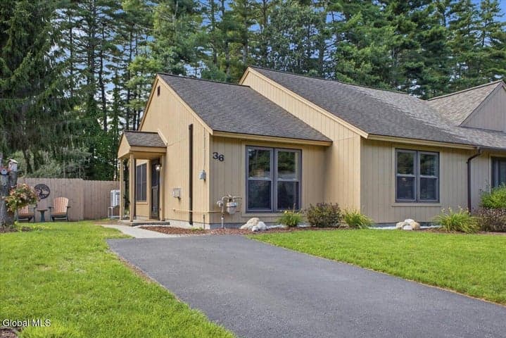 36 Queen Mary Drive, Queensbury, NY, photo 4
