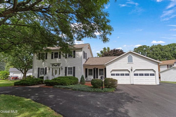 2 Dolphin Drive, Latham, NY, photo 1