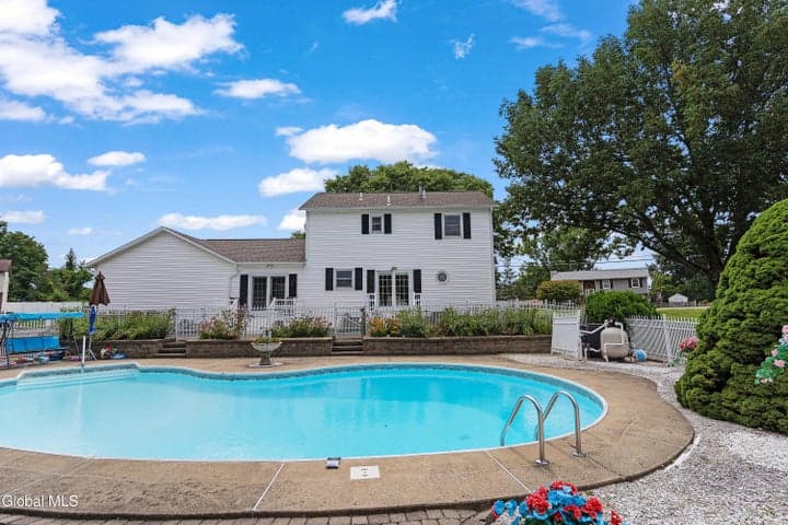 2 Dolphin Drive, Latham, NY, photo 2
