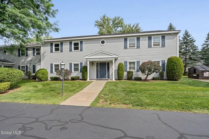 125 Cedarview Lane, Colonie, NY