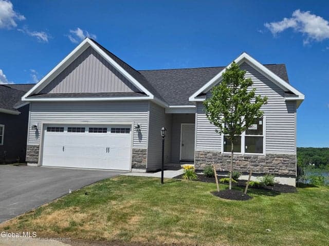 31 Harbor Lane, Colonie, NY