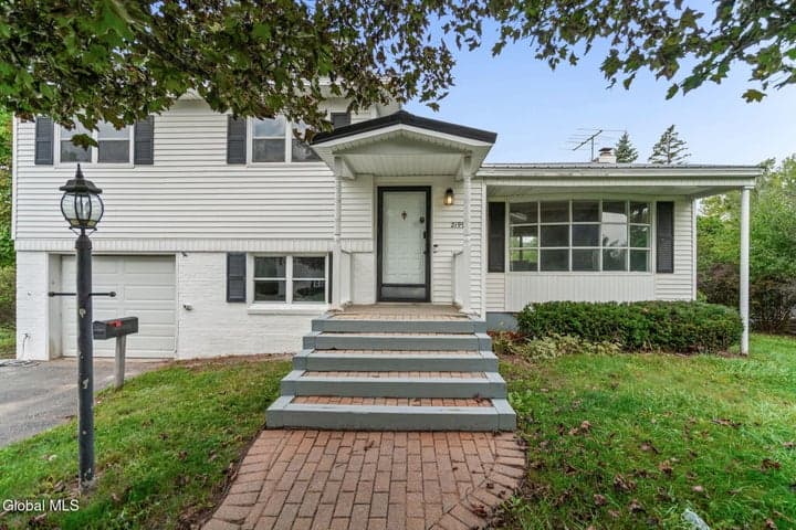 2199 Webster Drive, Niskayuna, NY, photo 2