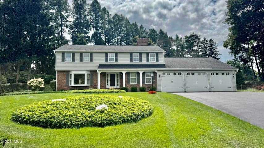 6 Thistledown Court, Loudonville, NY