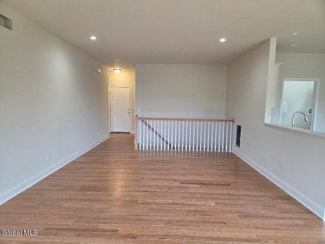 31 Harbor Lane, Colonie, NY, photo 5