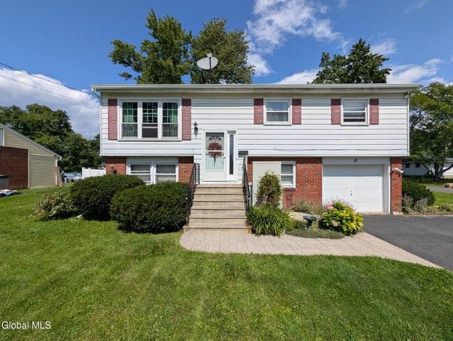 18 California Avenue, East Greenbush, NY