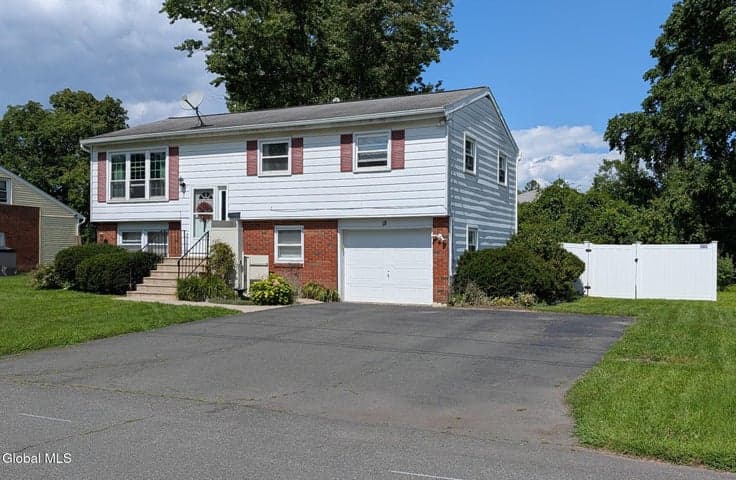 18 California Avenue, East Greenbush, NY, photo 3