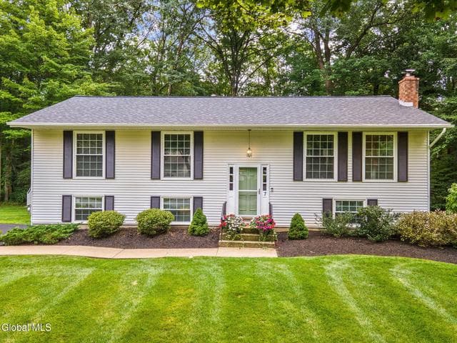 7 Acorn Avenue, Clifton Park, NY, photo 1
