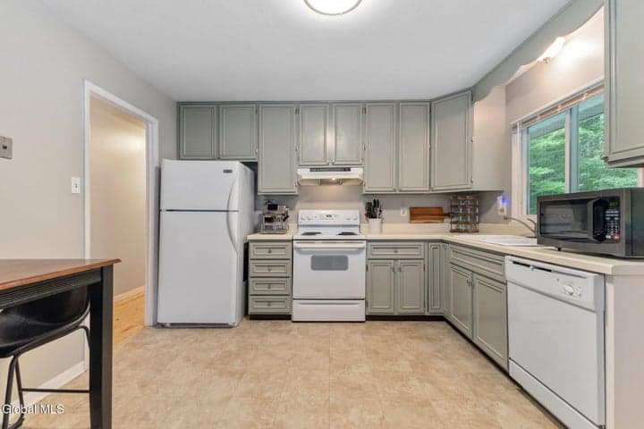 7 Acorn Avenue, Clifton Park, NY, photo 4
