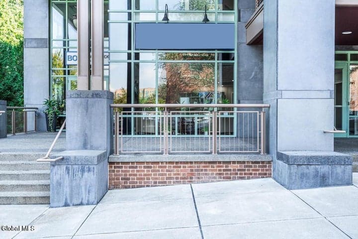 268 Broadway #103, Saratoga Springs