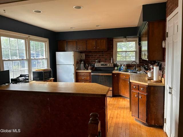31 Northway Court, Saratoga Springs, NY, photo 3