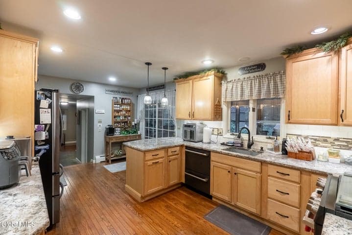 2 Acorn Grove, Clifton Park, NY, photo 5