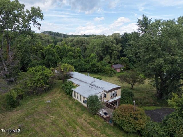 211 Roberts Hill Road, New Baltimore, NY
