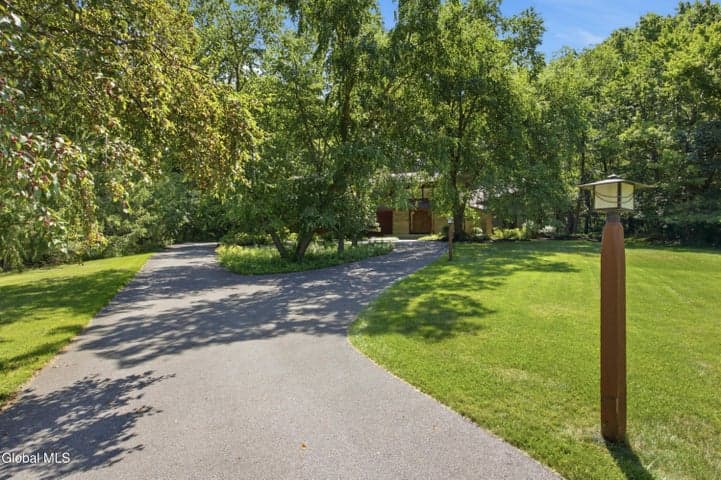 37 Covington Court, Niskayuna, NY, photo 3