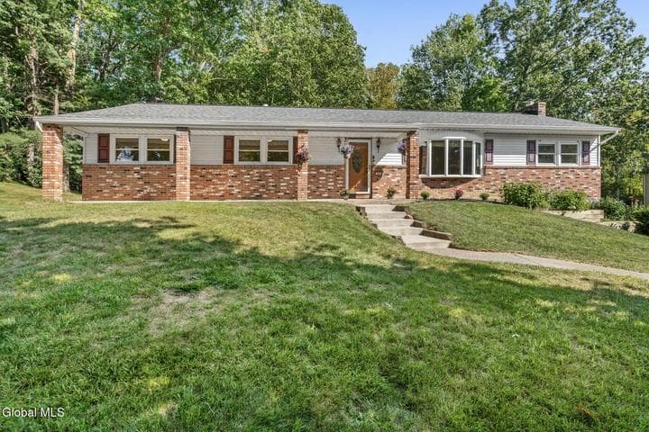 26 Appletree Lane, Clifton Park, NY