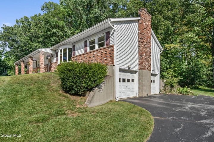 26 Appletree Lane, Clifton Park, NY, photo 3