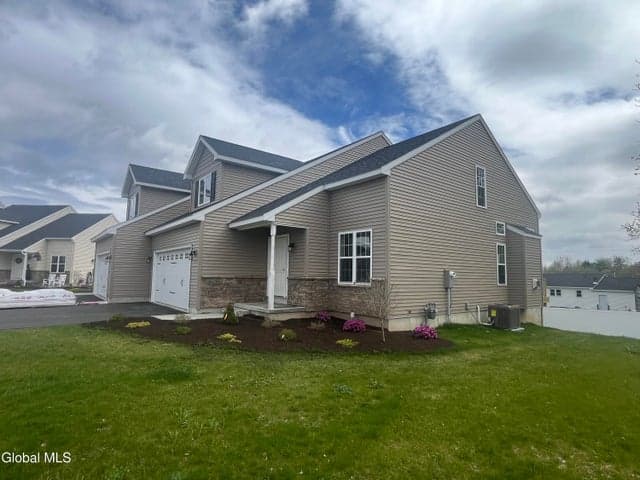 25 Paar Way, Halfmoon, NY