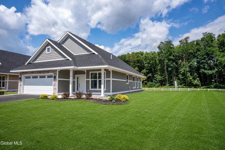 105 Whispering Pines Way, Rotterdam, NY, photo 2