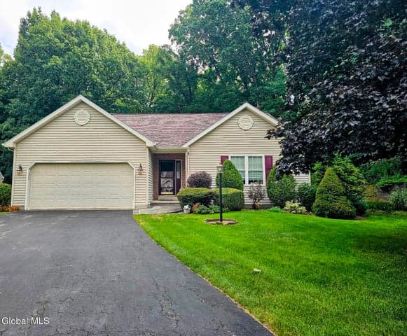 7 Cassidy Drive, Saratoga Springs, NY, photo 1