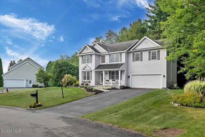4 Clearwater Court, Halfmoon, NY, photo 2