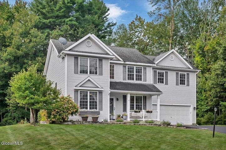 4 Clearwater Court, Halfmoon, NY, photo 3