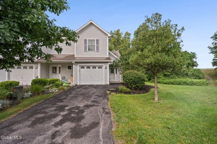 40 Cobblestone Court, Rotterdam, NY, photo 1