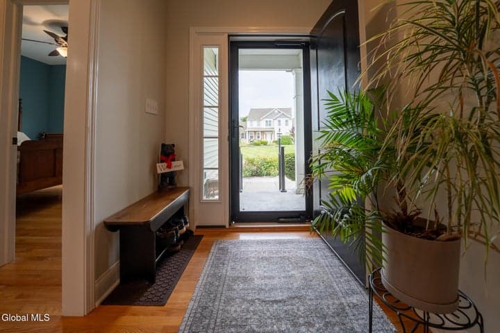 2 Julia Circle, Halfmoon, NY, photo 2