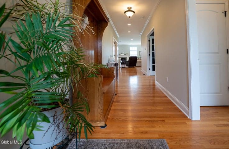 2 Julia Circle, Halfmoon, NY, photo 3