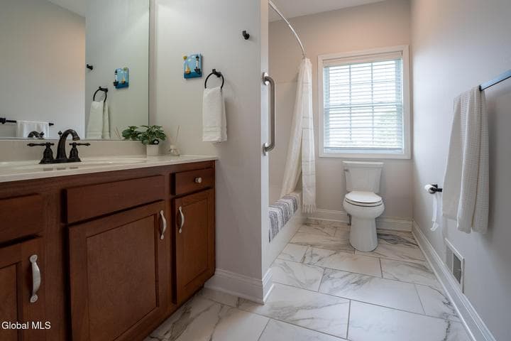 2 Julia Circle, Halfmoon, NY, photo 5