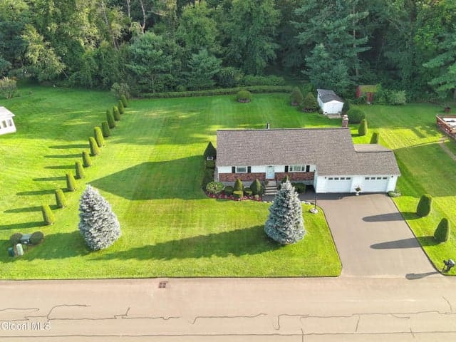 1046 Gates Drive, Schenectady, NY, photo 3