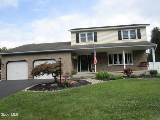 300 Debbie Drive, Schenectady, NY, photo 1