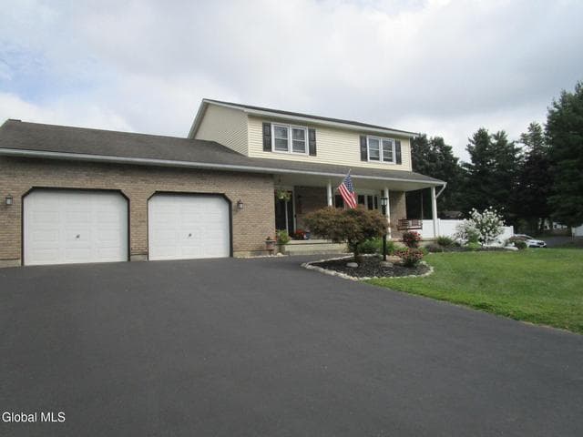 300 Debbie Drive, Schenectady, NY, photo 3