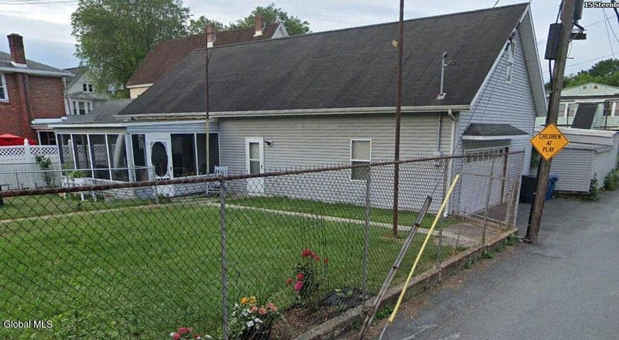 15 Steenburgh Avenue, Waterford, NY, photo 1